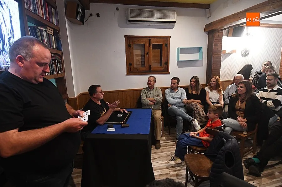 Cena con espectáculo de magia en Ciudad Rodrigo/ Fotos: Adrián M.Pastor