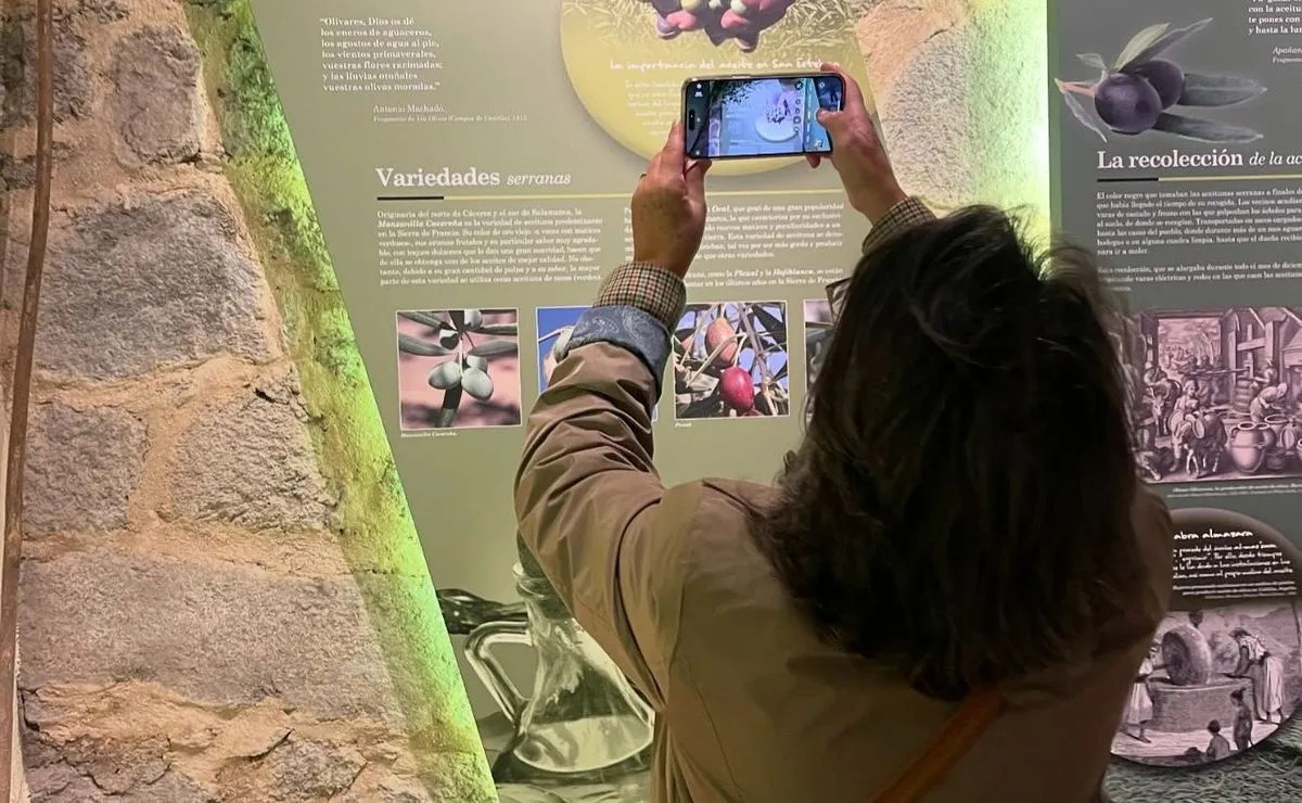 Inauguración del Centro de Interpretación del Aceite en San Esteban de la Sierra. Foto de la Diputación de Salamanca
