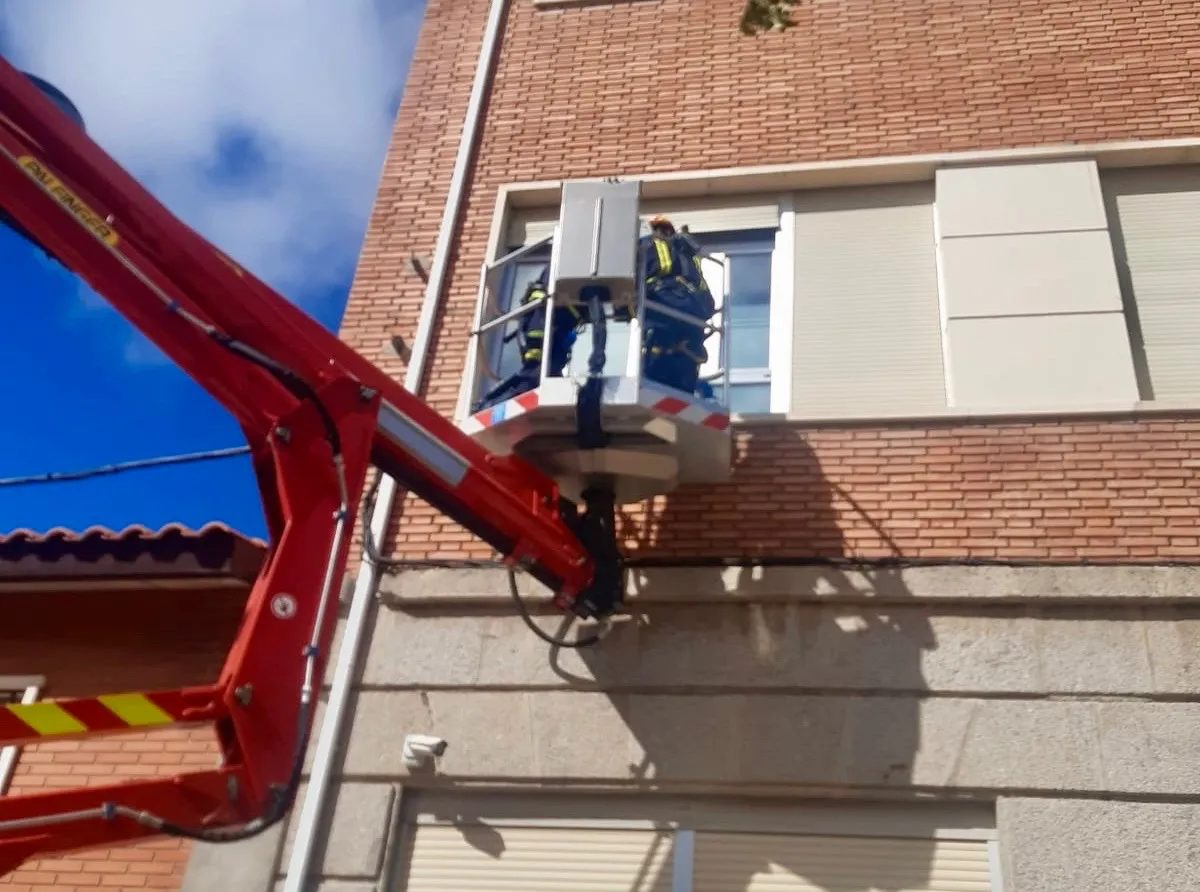 Foto 2 - Ayuntamiento y cuerpos de seguridad piden evitar desplazamientos y salidas este mi&eacute;rcoles por las fuertes rachas de viento que genera el hurac&aacute;n Kirk