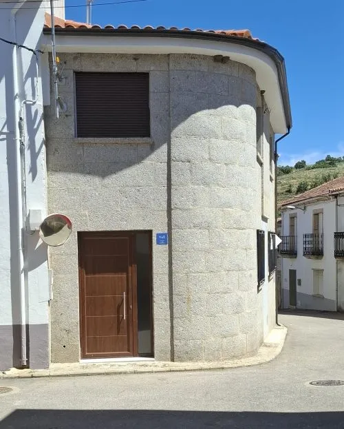 Imágenes de El Almezal de Mieza’, vivienda de uso turístico del Ayuntamiento de Mieza