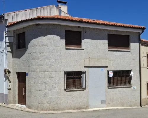 Imágenes de El Almezal de Mieza’, vivienda de uso turístico del Ayuntamiento de Mieza