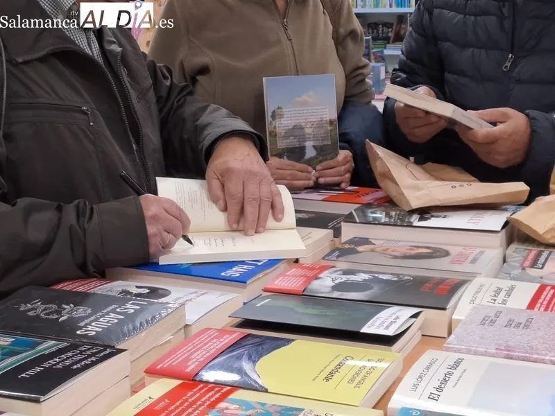 José Luis Puerto ha presentado su libro 'Cristal de roca' en un acto en la Librería Víctor Jara. Fotos: Víctor Jiménez