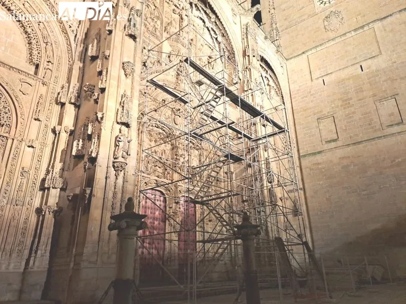 Imágenes de la tarde de este martes del andamio instalado en la Catedral. Fotos: Víctor Jiménez