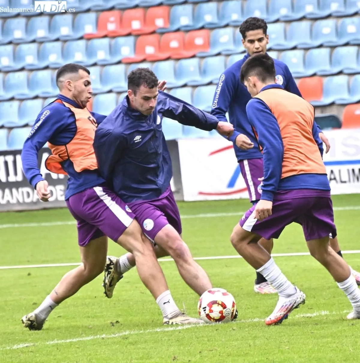 Entrenamiento del Salamanca UDS, este martes, en el estadio Helmántico
