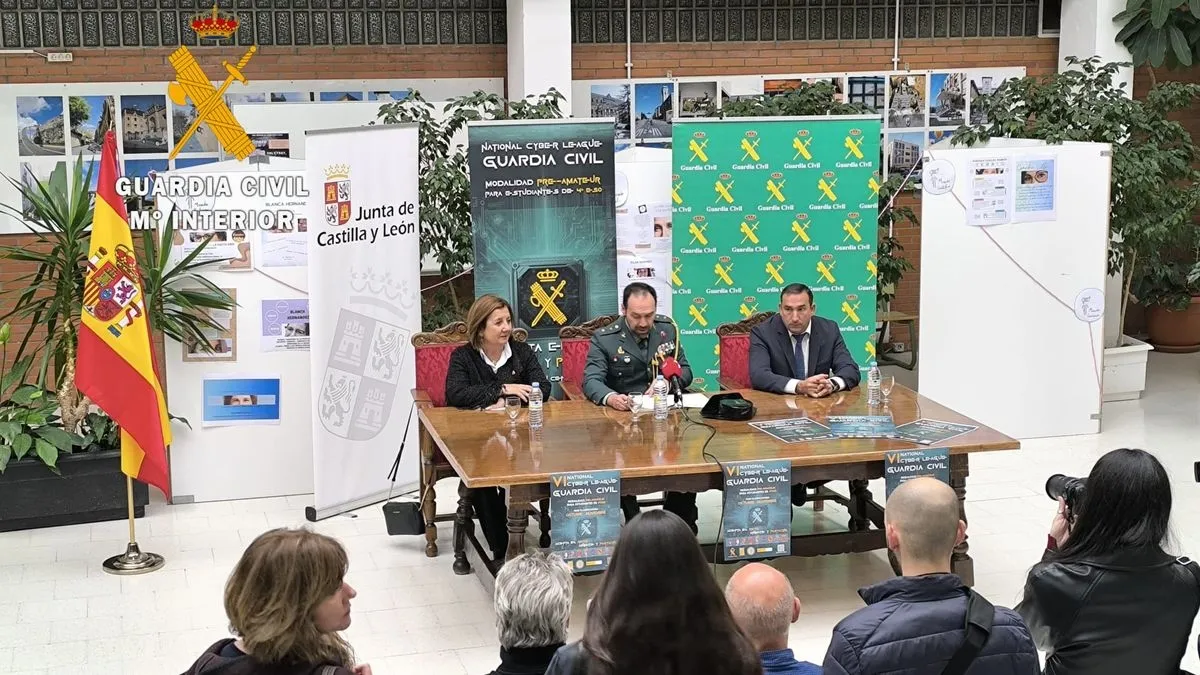 Inauguración de la VI Edición de la Ciberliga de la Guardia Civil en Salamanca, en el IES Fray Luís de León