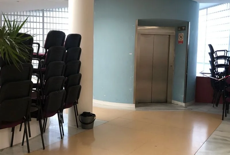 Goteras en el Centro de Salud Garrido Norte. Foto UGT Servicios Públicos Salamanca