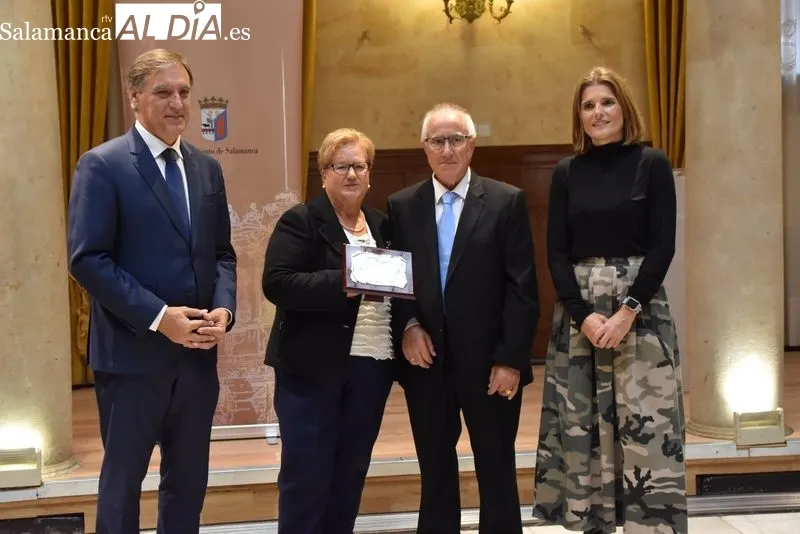 Homenaje en Salamanca a los matrimonios que celebran este años sus Bodas de Oro.Foto de Vanesa Martins
