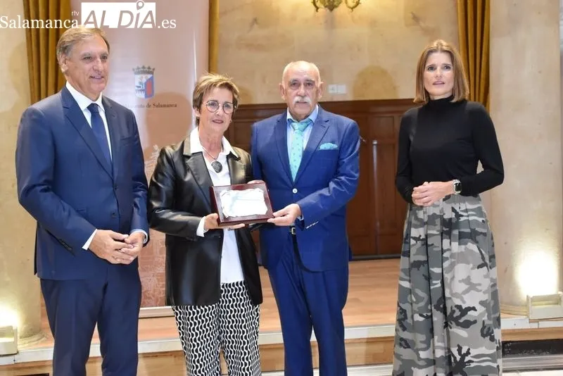 Homenaje en Salamanca a los matrimonios que celebran este años sus Bodas de Oro.Foto de Vanesa Martins