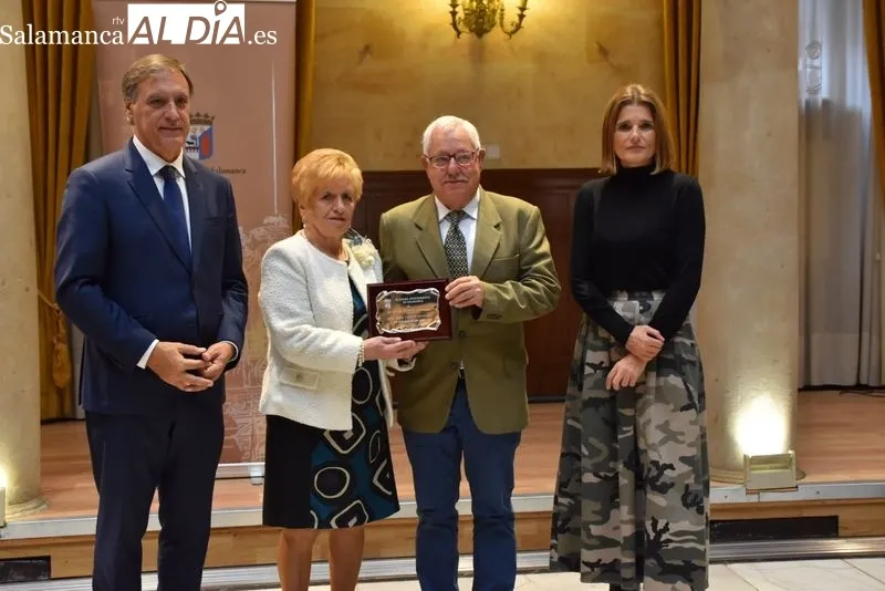 Homenaje en Salamanca a los matrimonios que celebran este años sus Bodas de Oro.Foto de Vanesa Martins