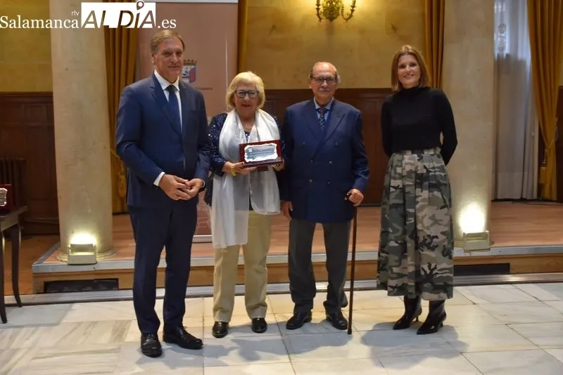 Homenaje en Salamanca a los matrimonios que celebran este años sus Bodas de Oro.Foto de Vanesa Martins