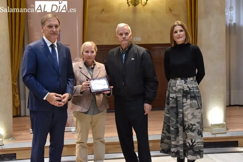 Homenaje en Salamanca a los matrimonios que celebran este años sus Bodas de Oro.Foto de Vanesa Martins