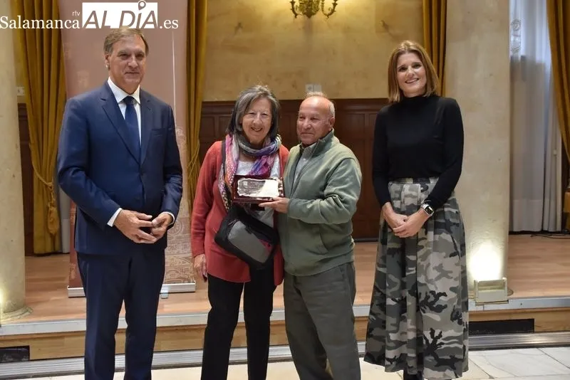 Homenaje en Salamanca a los matrimonios que celebran este años sus Bodas de Oro.Foto de Vanesa Martins