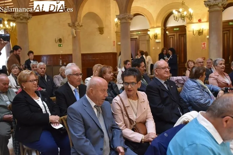 Homenaje en Salamanca a los matrimonios que celebran este años sus Bodas de Oro.Foto de Vanesa Martins