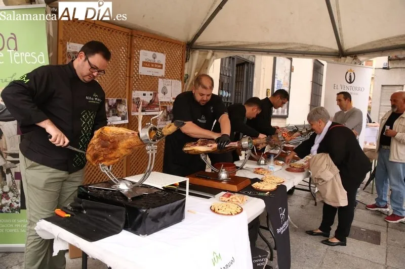 Foto 10 - Platos de barro y jam&oacute;n para combatir la ELA