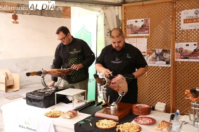 Foto 5 - Platos de barro y jam&oacute;n para combatir la ELA