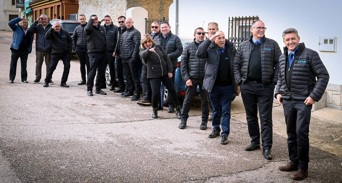Familiares y amigos de Vidal le dan una sorpresa en su jubilación/ Fotos: La Foto de María