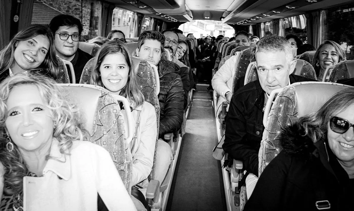 Familiares y amigos de Vidal le dan una sorpresa en su jubilación/ Fotos: La Foto de María