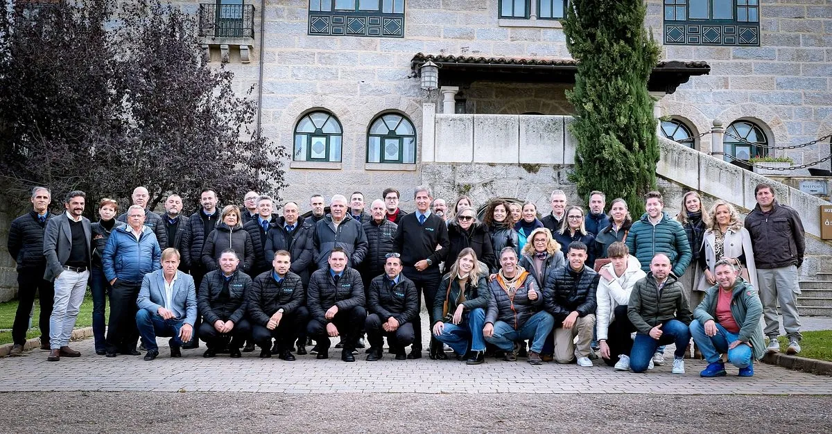 Familiares y amigos de Vidal le dan una sorpresa en su jubilación/ Fotos: La Foto de María
