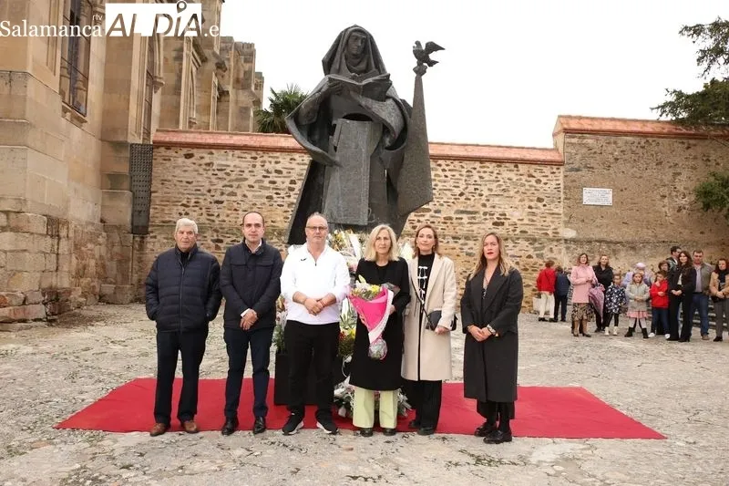 Foto 7 - Ofrenda floral a Santa Teresa en Alba de Tormes