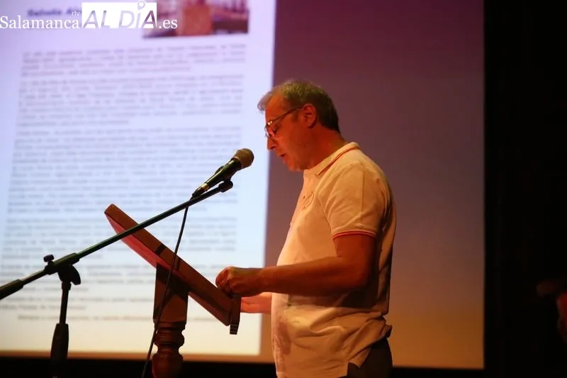 Foto 5 - La Asociaci&oacute;n Taurina '15 de Octubre' presenta el libro-programa de las fiestas de Santa Teresa
