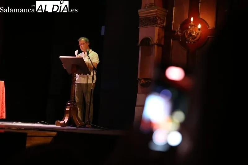 Foto 3 - La Asociaci&oacute;n Taurina '15 de Octubre' presenta el libro-programa de las fiestas de Santa Teresa