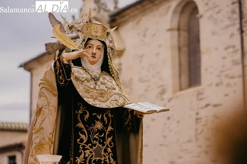 Foto 9 - Procesi&oacute;n de Santa Teresa de Jes&uacute;s y el Santo Brazo en Alba