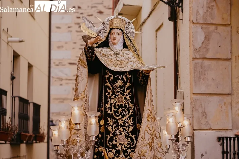 Foto 10 - Procesi&oacute;n de Santa Teresa de Jes&uacute;s y el Santo Brazo en Alba