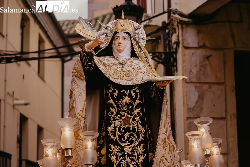 Foto 12 - Procesi&oacute;n de Santa Teresa de Jes&uacute;s y el Santo Brazo en Alba