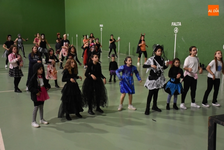 El Centro Acuático y Deportivo conmemora Halloween con una sesión de zumba