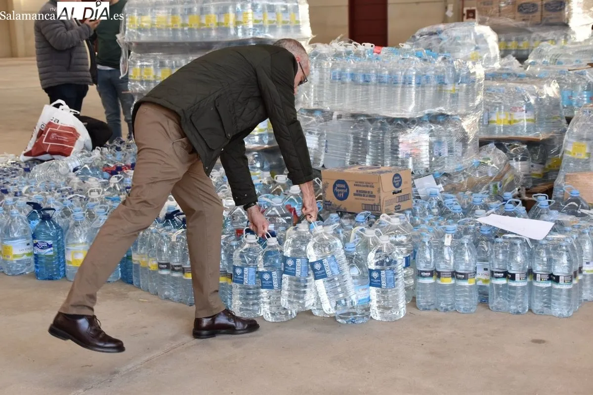 Operativo de recogida de alimentos no perecederos y material para los afectados por el temporal DANA en el Recinto Ferial de Salamanca