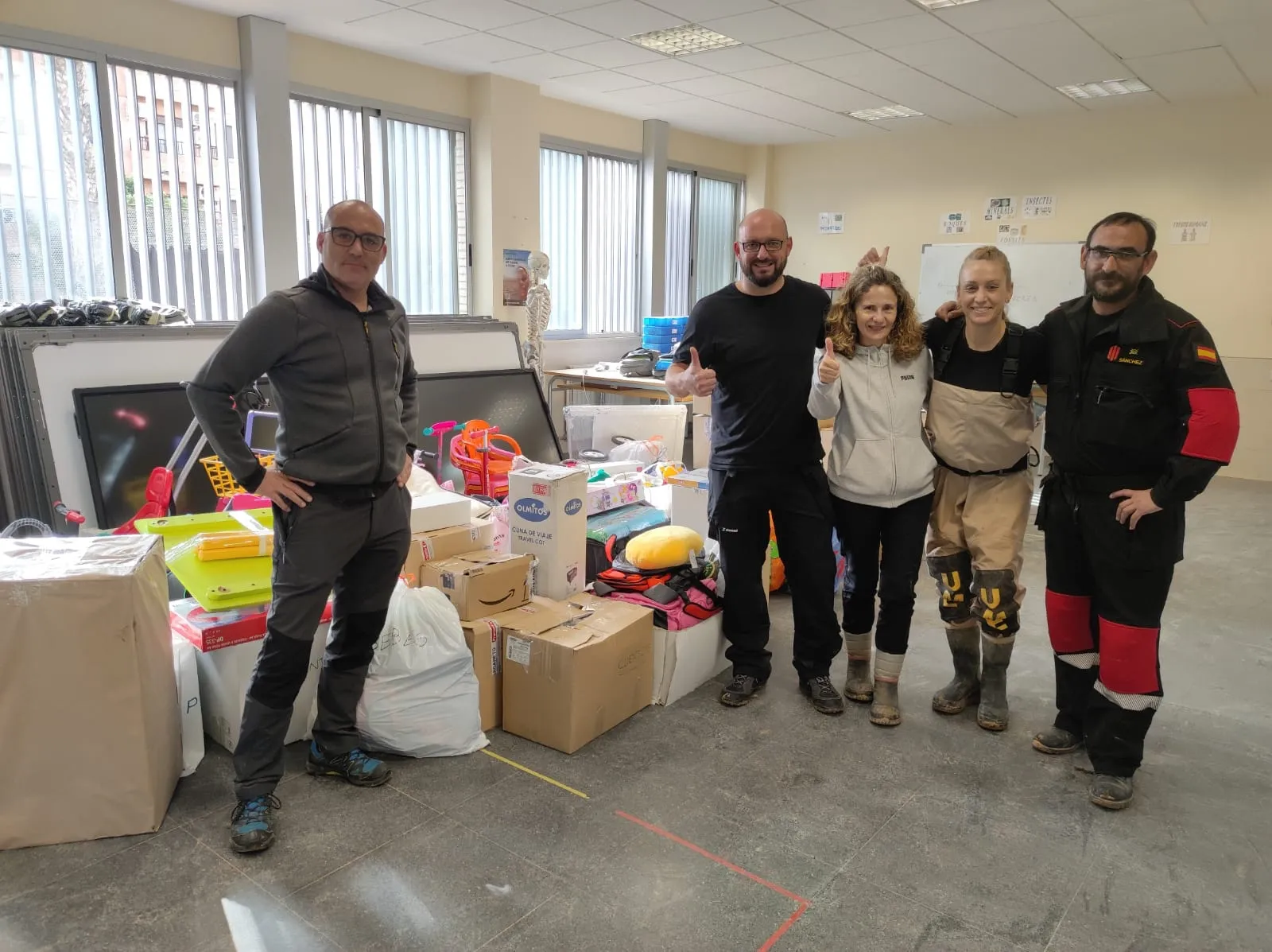 Entrega de material en el CEIP Ausiás March de Paiporta