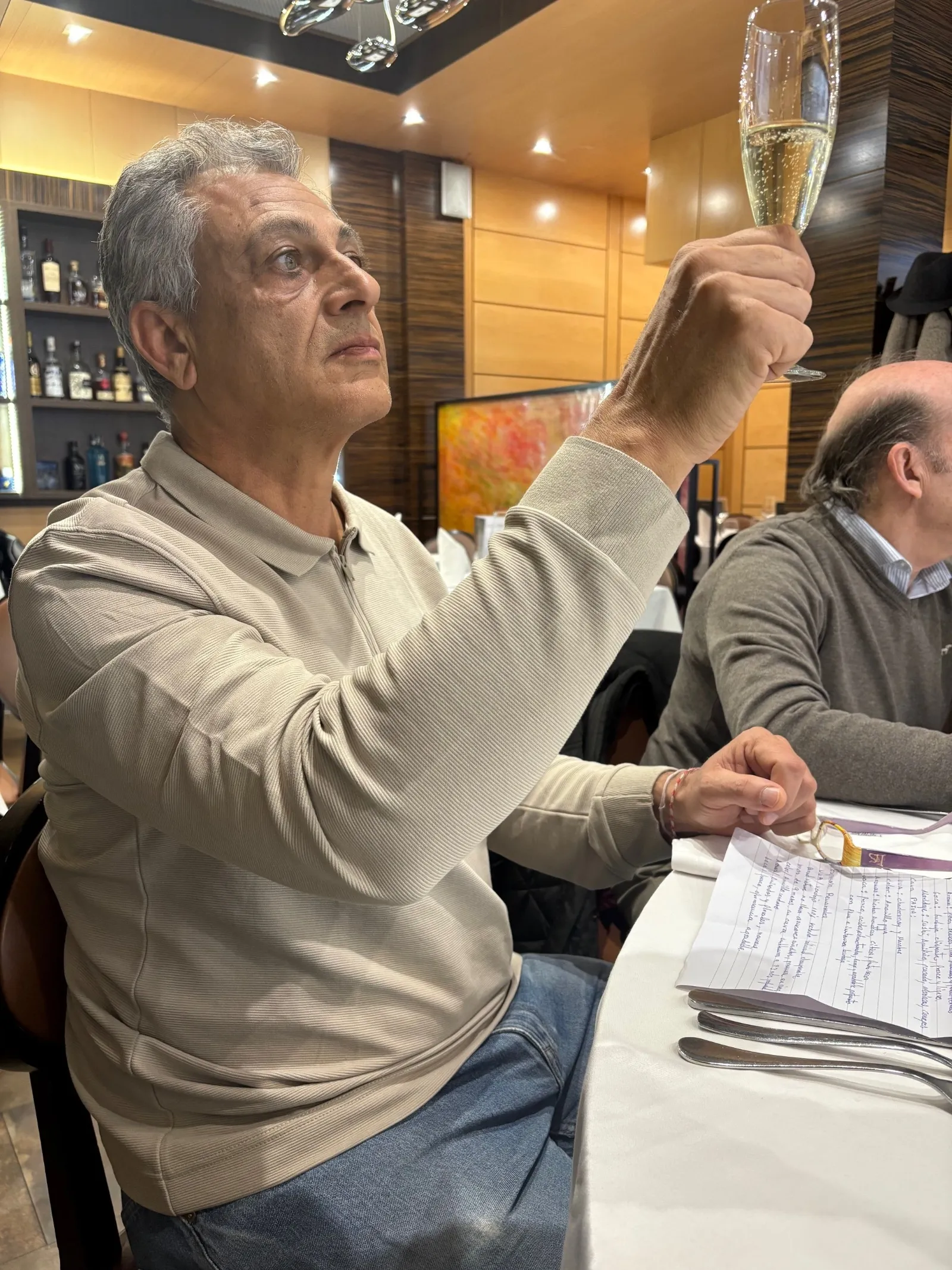 Asociación Enológica 'CATA AÑADA' durante la cata de diferentes cavas 