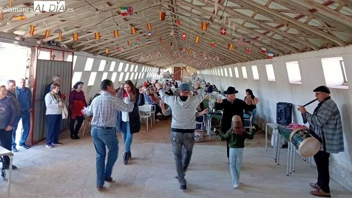 Foto 2 - Ba&ntilde;ob&aacute;rez celebra su Fiesta Charra con tamborileros de toda la provincia