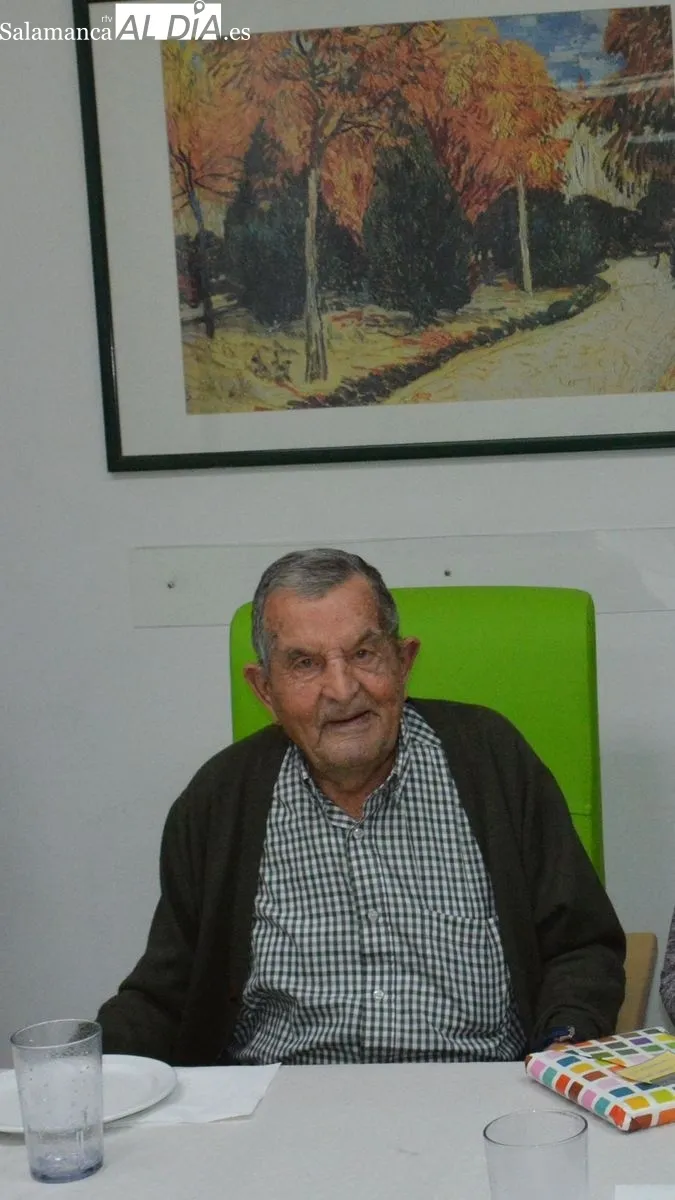 Foto 2 - Jos&eacute; S&aacute;nchez S&aacute;nchez cumple 100 a&ntilde;os de edad en la residencia de La Fregeneda