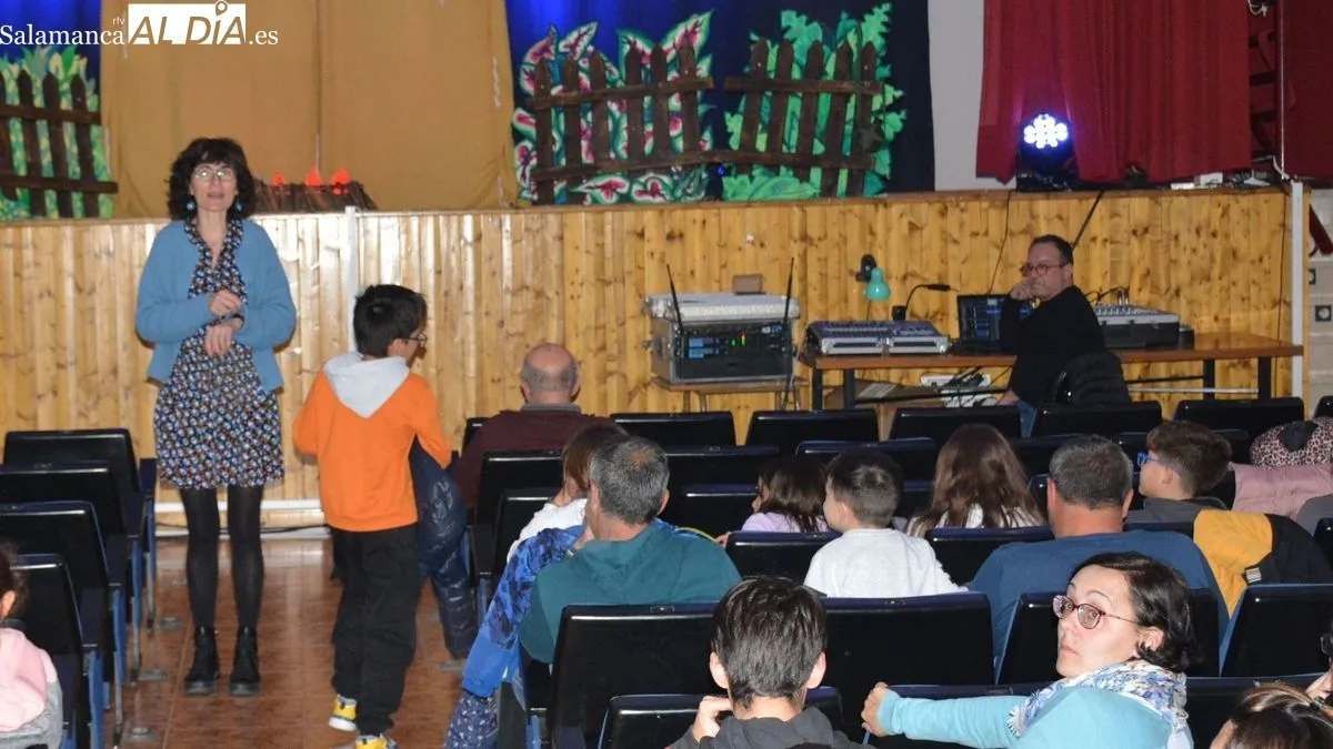 El centro cultural de Lumbrales acogió la representación del Festival Familiar de artes escénicas