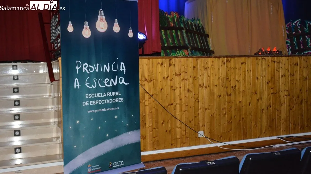 El centro cultural de Lumbrales acogió la representación del Festival Familiar de artes escénicas
