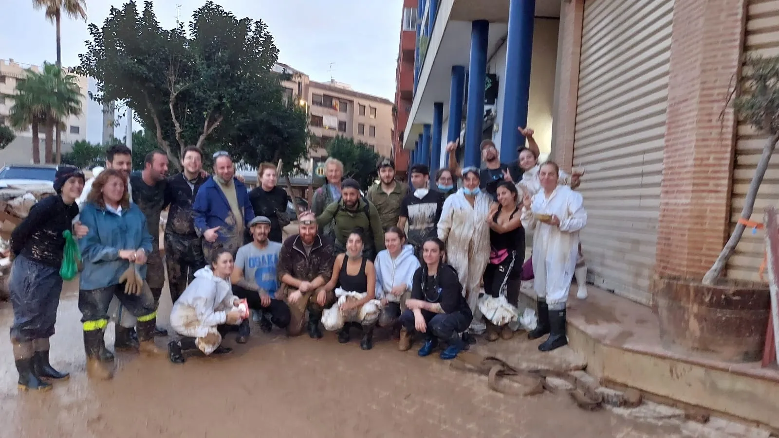 Imágenes de voluntarios salmantinos en Valencia, días después de la catástrofe 