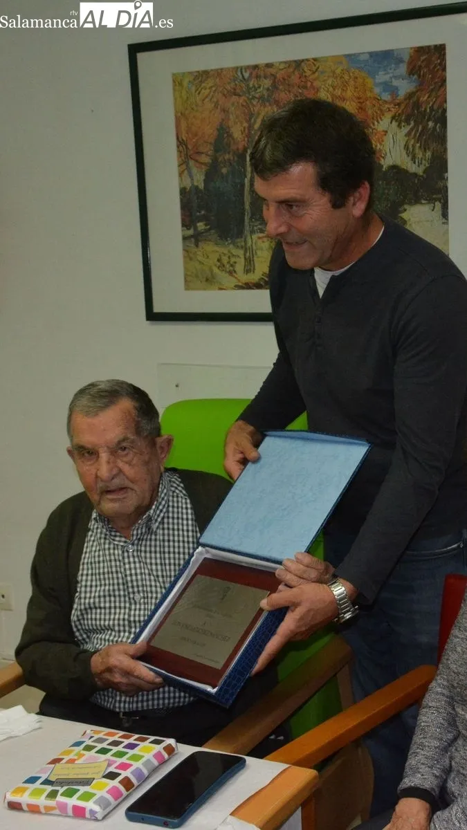 Foto 3 - Jos&eacute; S&aacute;nchez S&aacute;nchez cumple 100 a&ntilde;os de edad en la residencia de La Fregeneda