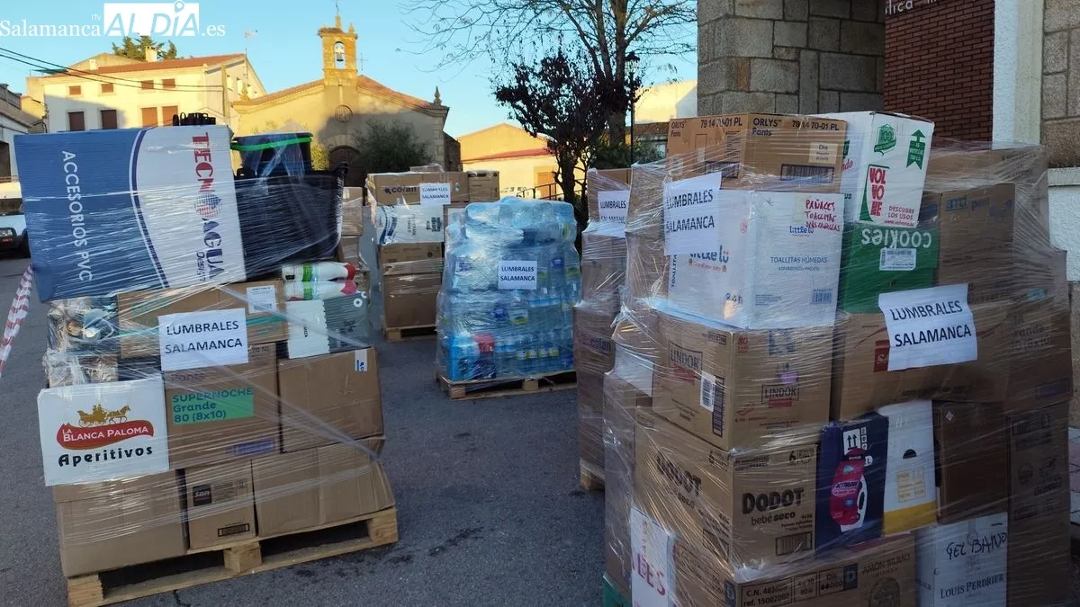 Foto 4 - Sale de Lumbrales un cami&oacute;n con 14 pal&eacute;s de art&iacute;culos de primera necesidad donados para los damnificados por la DANA