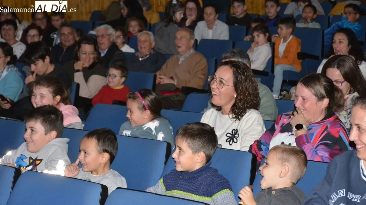 Foto 2 - Divertido espect&aacute;culo de teatro familiar con la actuaci&oacute;n de la compa&ntilde;&iacute;a Che y Moche en Lumbrales