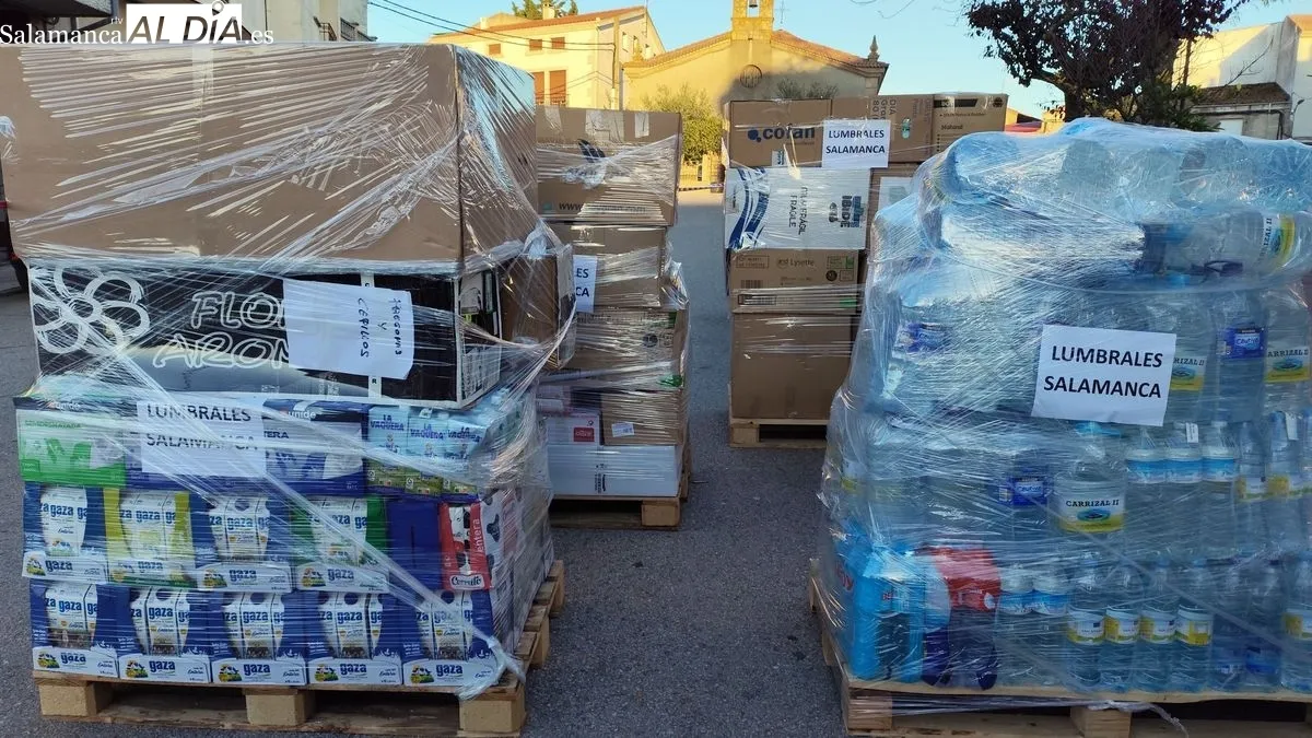 Foto 3 - Sale de Lumbrales un cami&oacute;n con 14 pal&eacute;s de art&iacute;culos de primera necesidad donados para los damnificados por la DANA