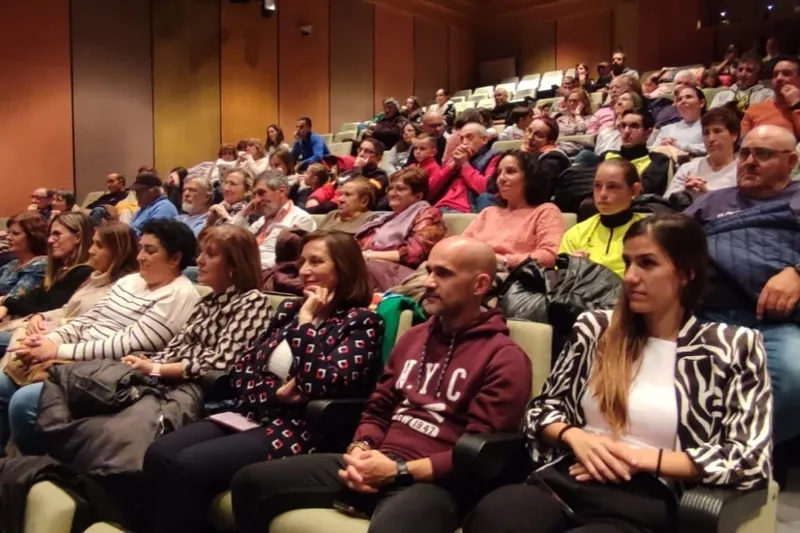 Foto 3 - El Teatro del CDS se llena de p&uacute;blico para compartir como &lsquo;los sue&ntilde;os se cumplen&rsquo; junto a los atletas ol&iacute;mpicos Lorena Mart&iacute;n y Mario Garc&iacute;a Romo