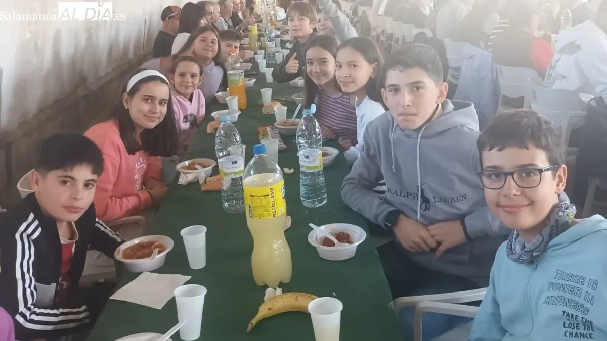 Los tamborileros animaron la jornada festiva