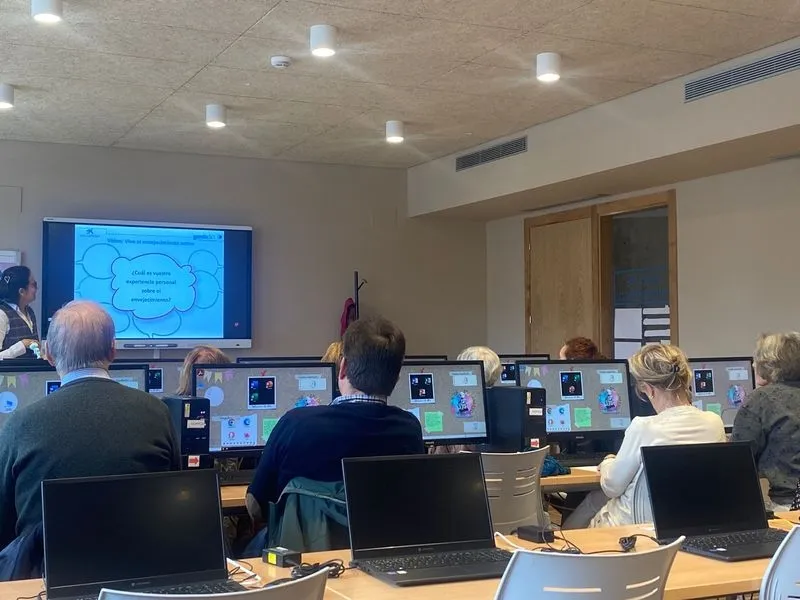 Foto 3 - El Aula de Inform&aacute;tica de Carbajosa dinamiza la formaci&oacute;n de los ciudadanos en nuevas tecnolog&iacute;as