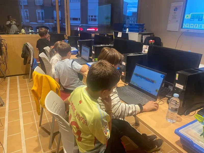 Foto 2 - El Aula de Inform&aacute;tica de Carbajosa dinamiza la formaci&oacute;n de los ciudadanos en nuevas tecnolog&iacute;as
