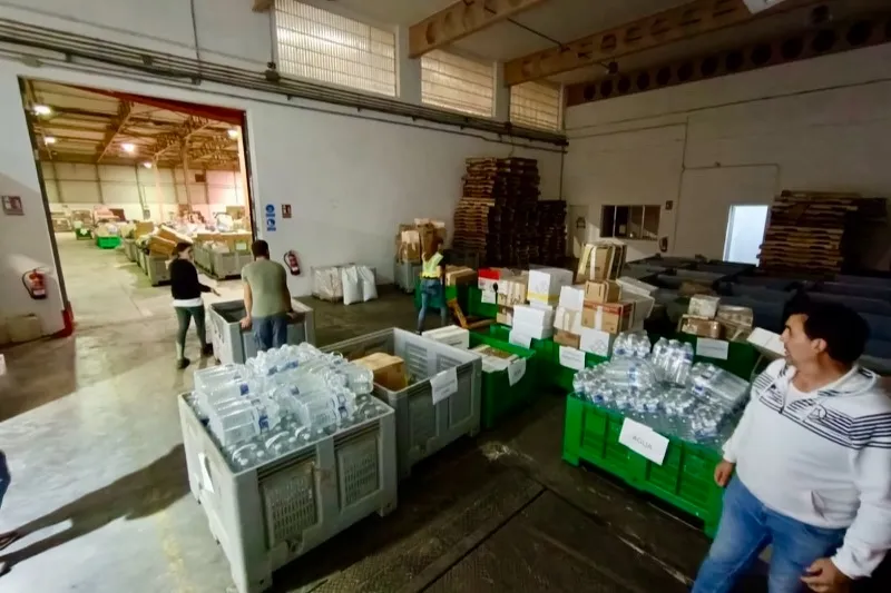 Foto 3 - Villoria lleva hasta Picassent un nuevo env&iacute;o de ayuda con m&aacute;s de 4000 kilos de productos para los afectados por la Dana