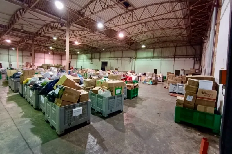 Foto 2 - Villoria lleva hasta Picassent un nuevo env&iacute;o de ayuda con m&aacute;s de 4000 kilos de productos para los afectados por la Dana