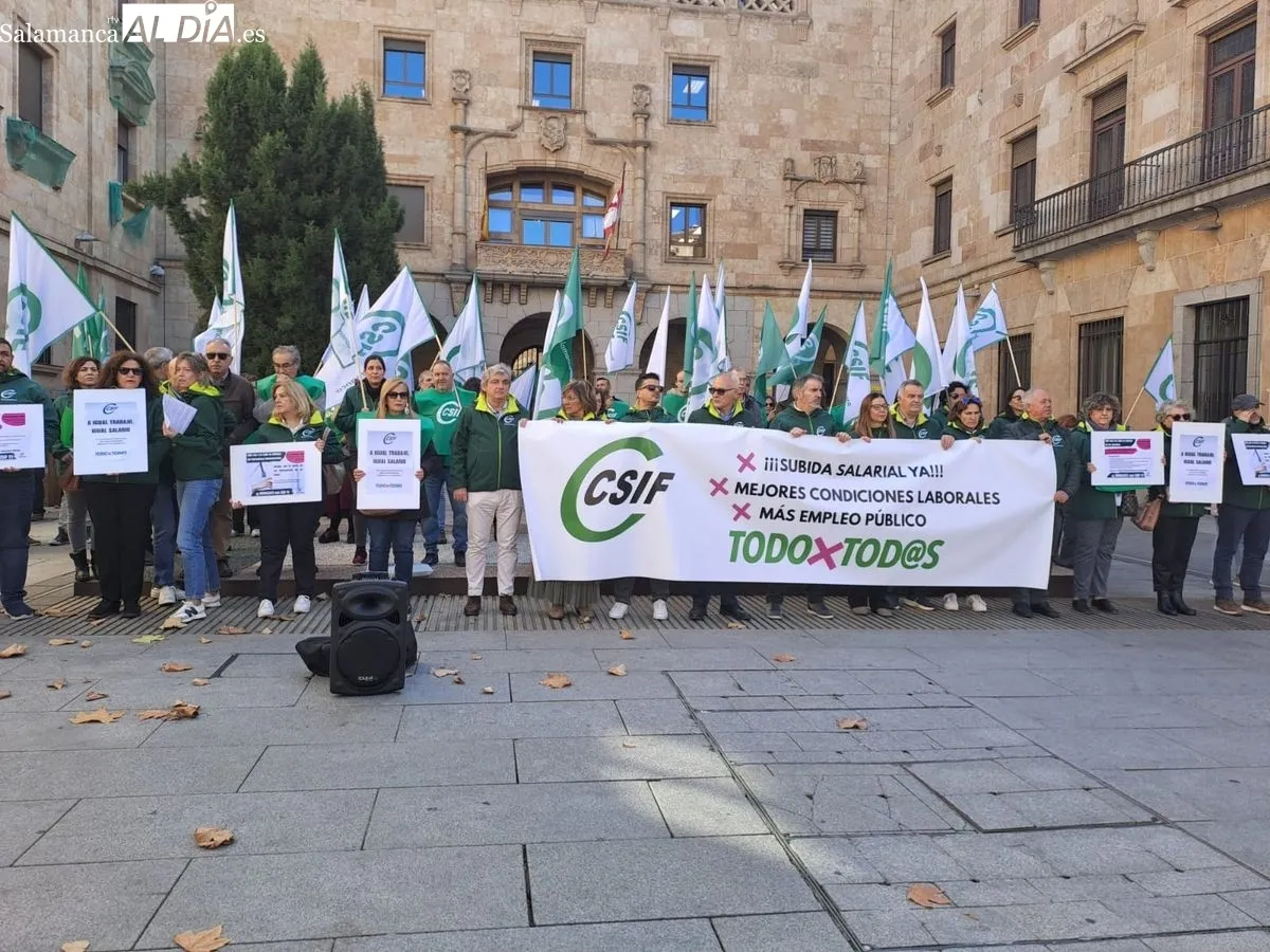 CSIF moviliza a empleados públicos en Salamanca para exigir mejoras salariales y un nuevo concierto en MUFACE. Foto de Víctor Jiménez