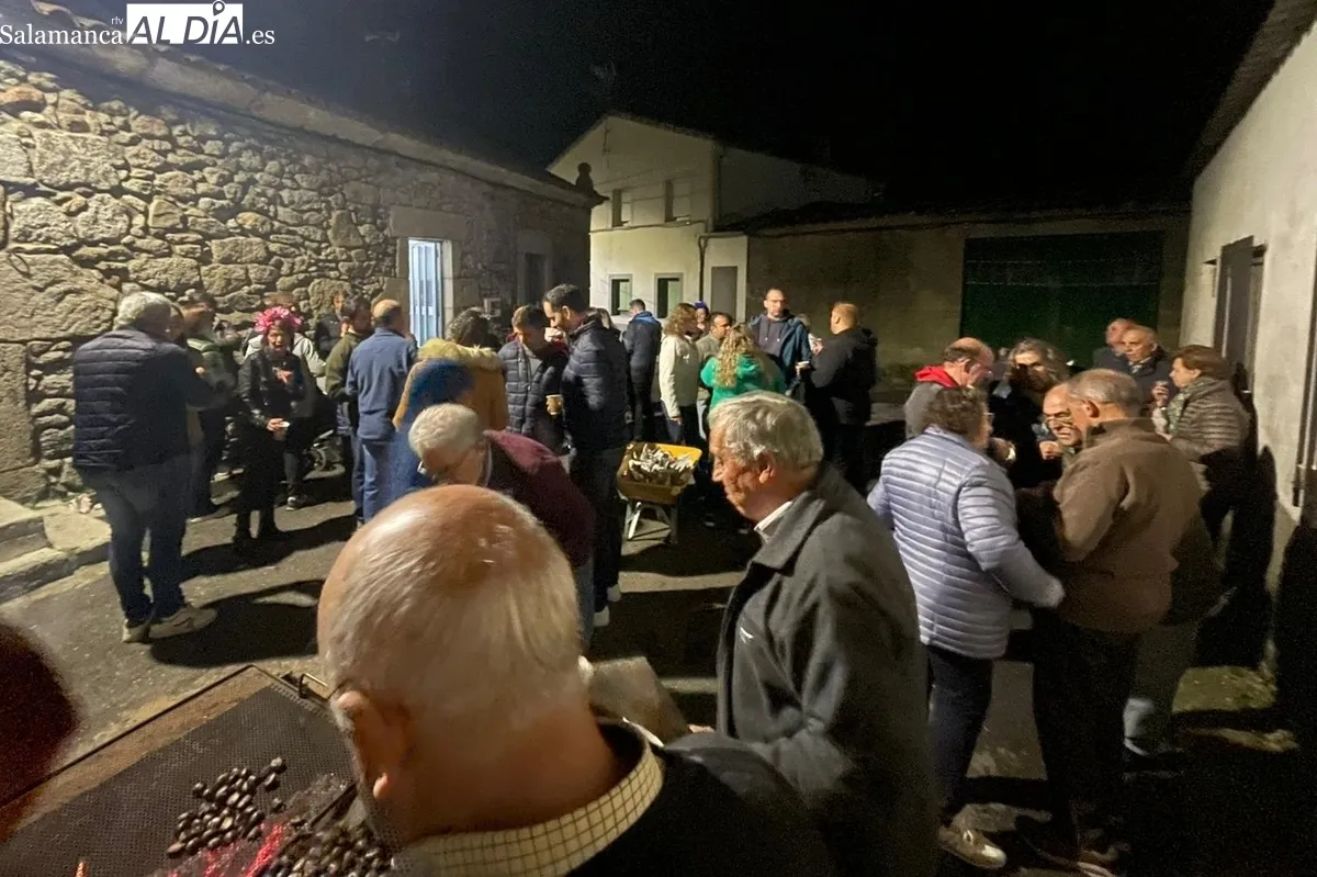 Castañada en Valderrodrigo organizada por la Asociación Cultural 'El Torito Perdigón'