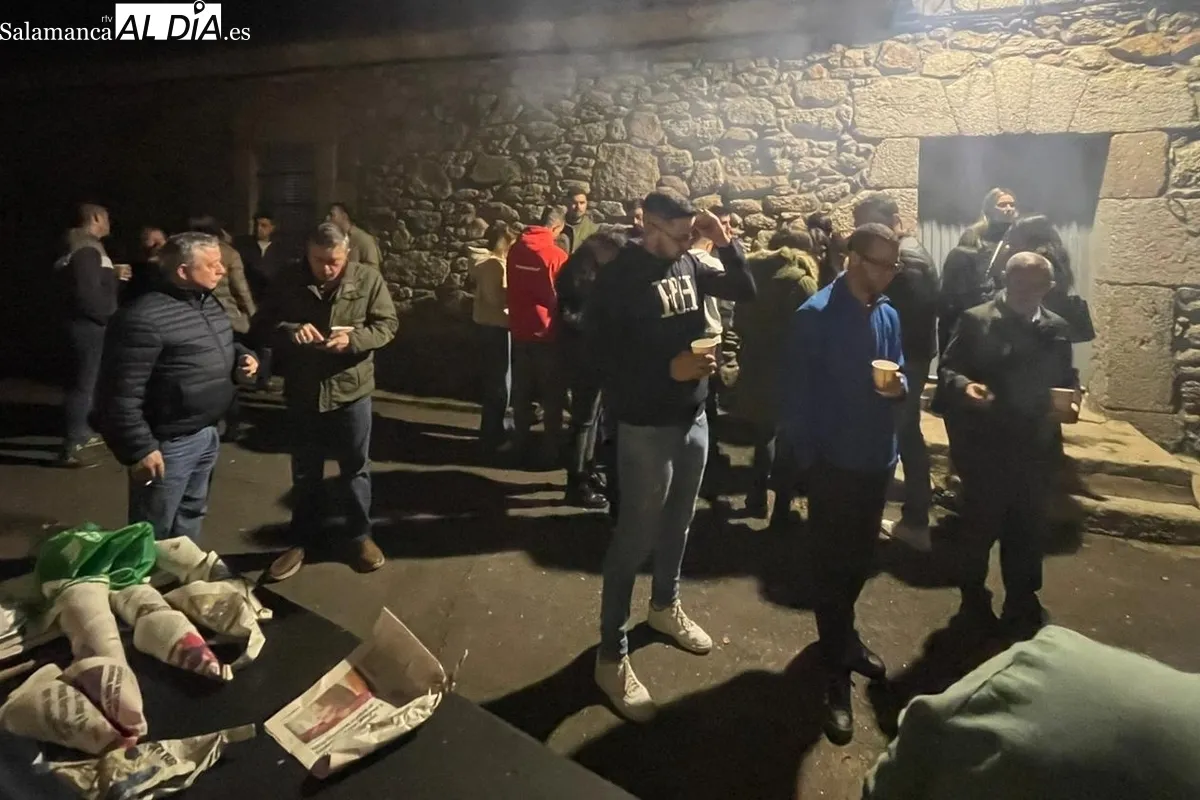 Castañada en Valderrodrigo organizada por la Asociación Cultural 'El Torito Perdigón'